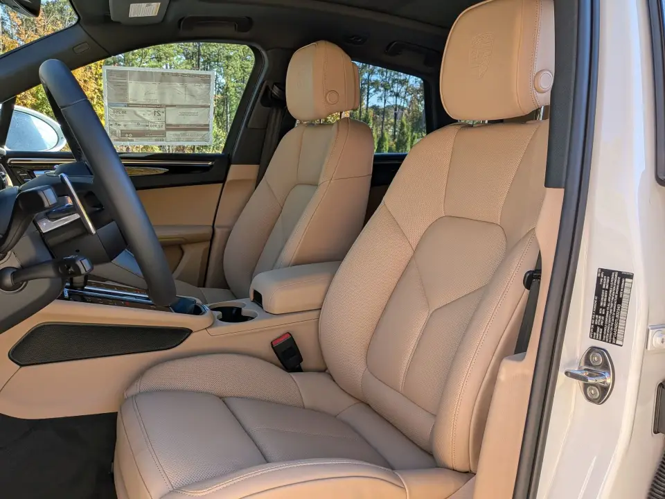 2026 Porsche Macan T - Photo 39