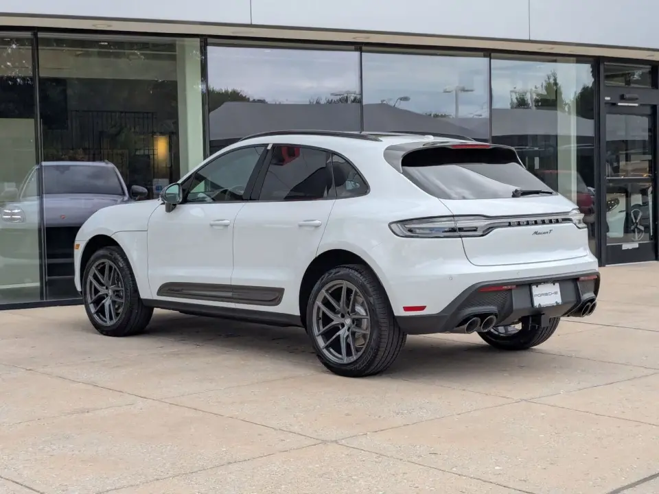 2026 Porsche Macan T - Photo 23