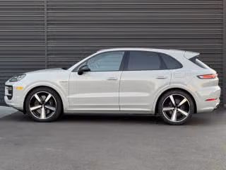 2025 Porsche Cayenne Turbo E-Hybrid - Photo 9