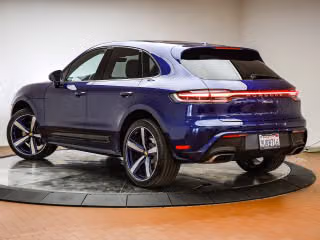 2025 Porsche Macan T - Photo 17