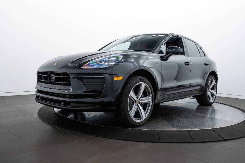 2025 Porsche Macan Base