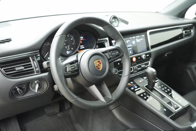 2026 Porsche Macan Base - Photo 26