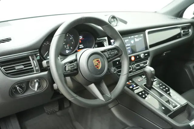 2026 Porsche Macan Base - Photo 30