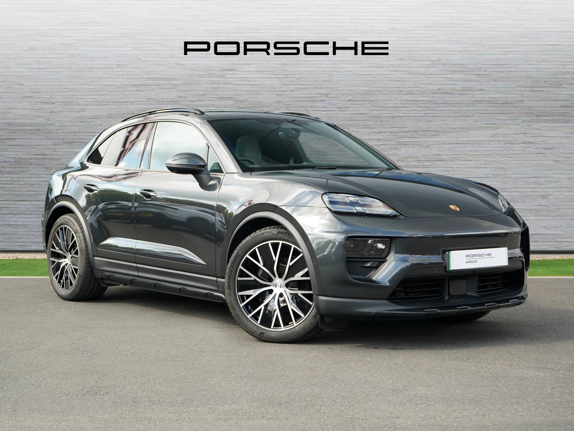 Macan, photo 1 of 43