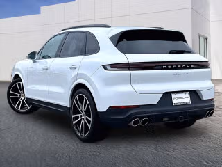 2024 Porsche Cayenne S - Photo 17