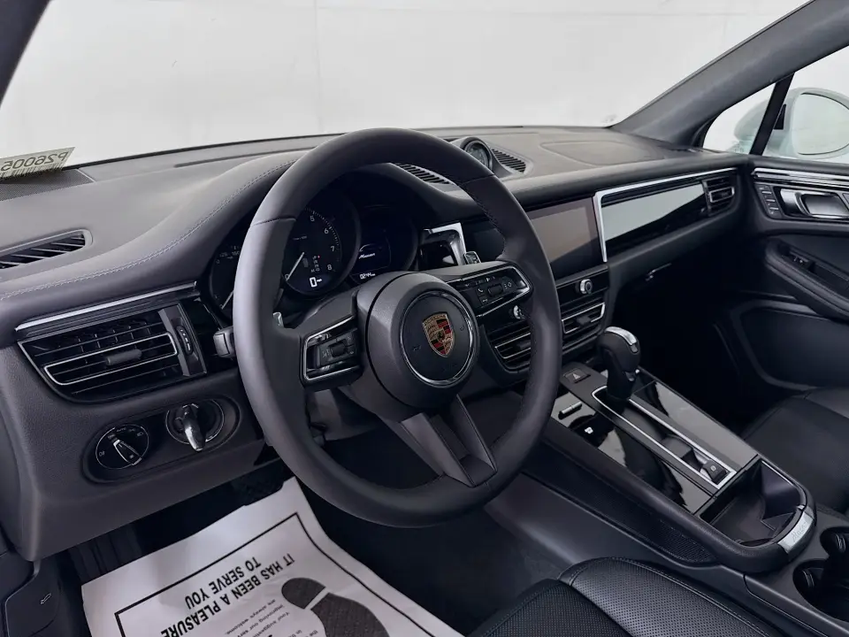 2026 Porsche Macan T - Photo 31