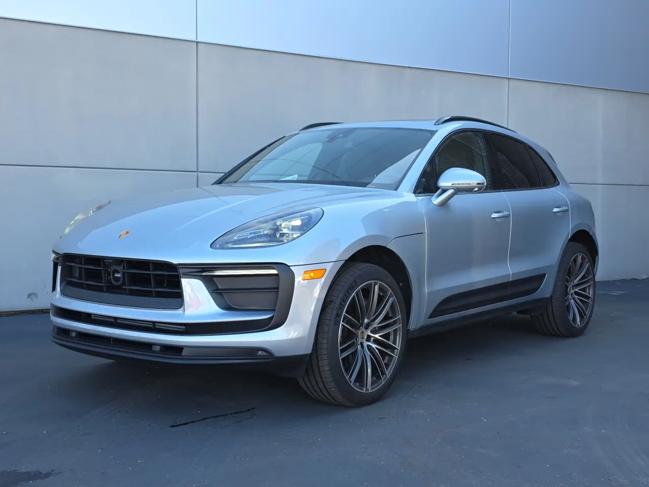 2026 Porsche Macan - Photo 8