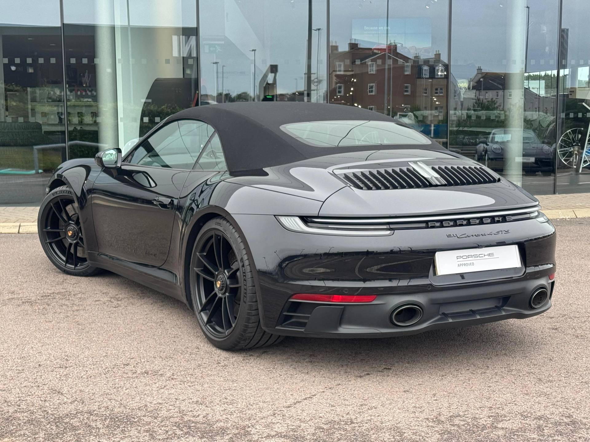 911 Carrera 4 GTS Cabriolet, photo 2 of 37