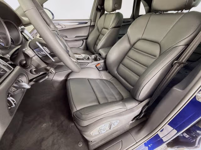 2026 Porsche Macan - Photo 34
