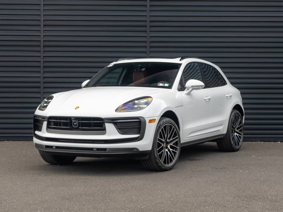 2025 Porsche Macan Base