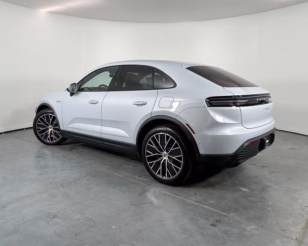 2026 Porsche Macan Base - Photo 20