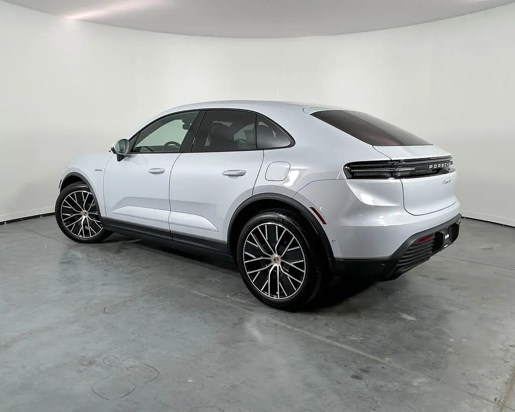 2026 Porsche Macan Base - Photo 24
