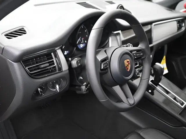 2026 Porsche Macan Base - Photo 38
