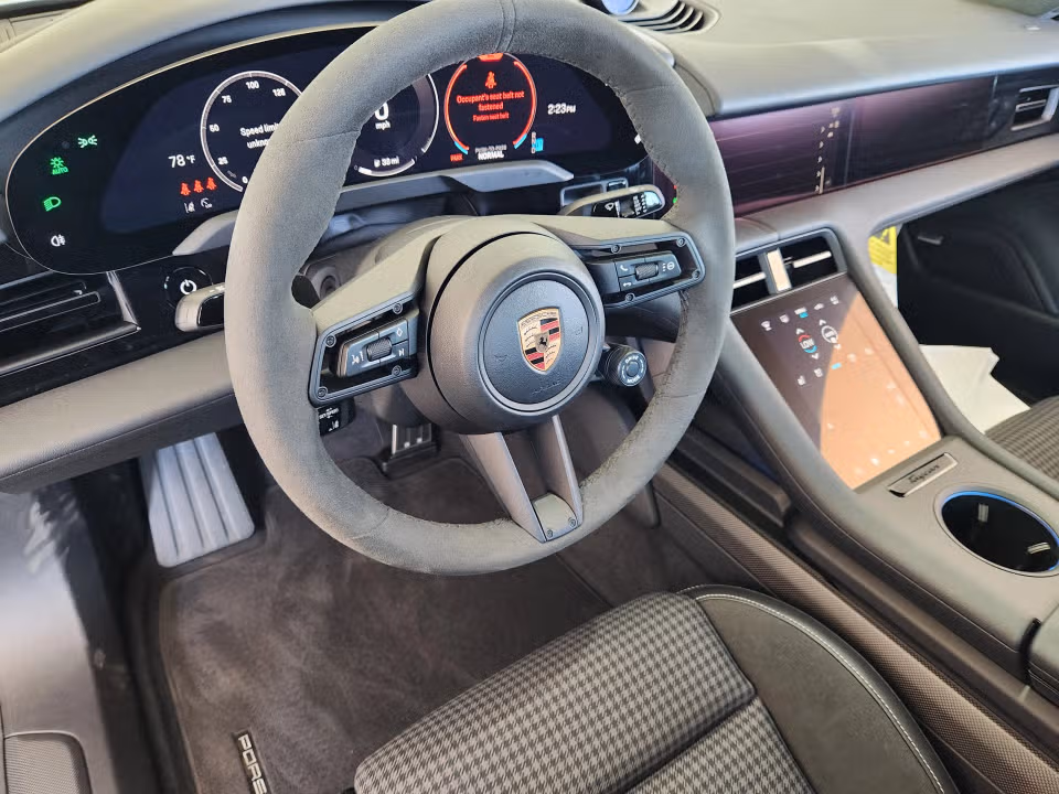 2026 Porsche Taycan GTS - Photo 27