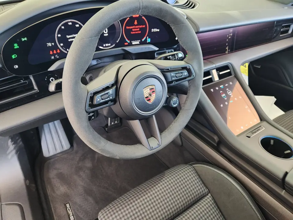 2026 Porsche Taycan GTS - Photo 31