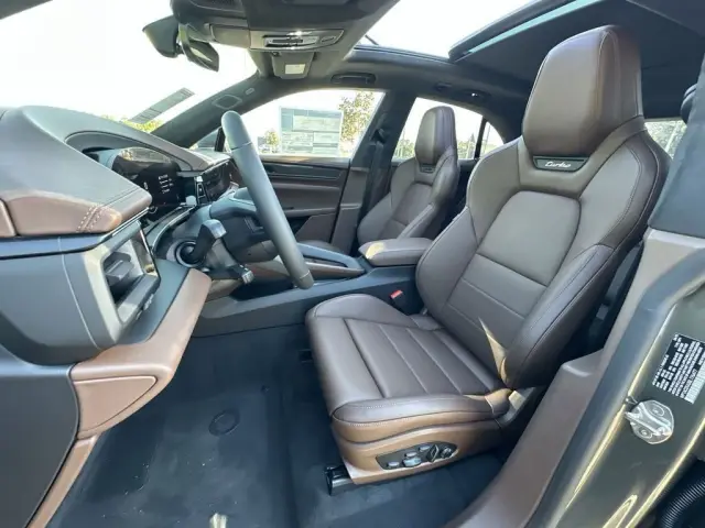 2025 Porsche Macan Turbo Electric - Photo 38