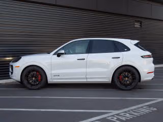 2026 Porsche Cayenne GTS - Photo 9