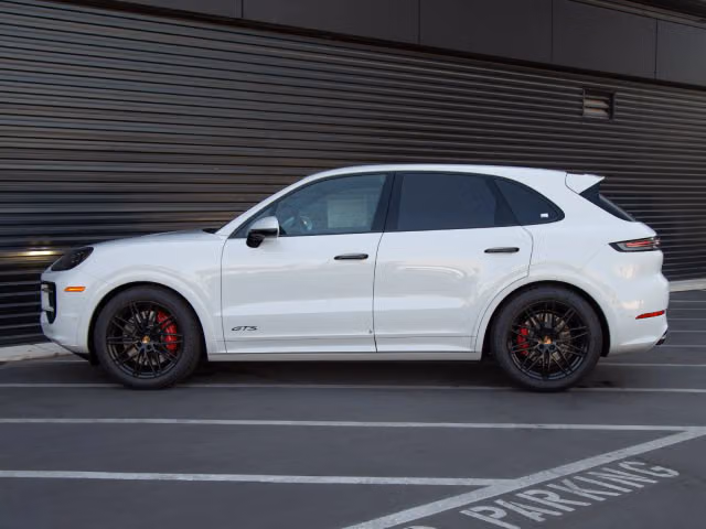 2026 Porsche Cayenne GTS - Photo 10