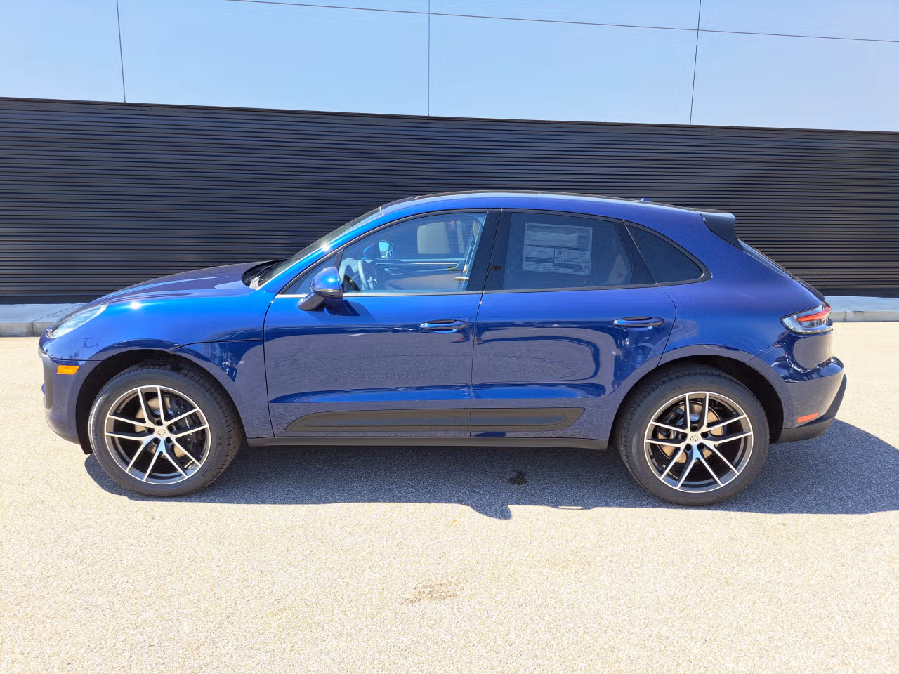 2025 Porsche Macan Base - Photo 12