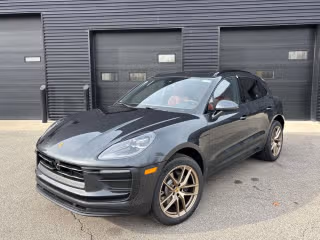 2026 Porsche Macan -'s photo