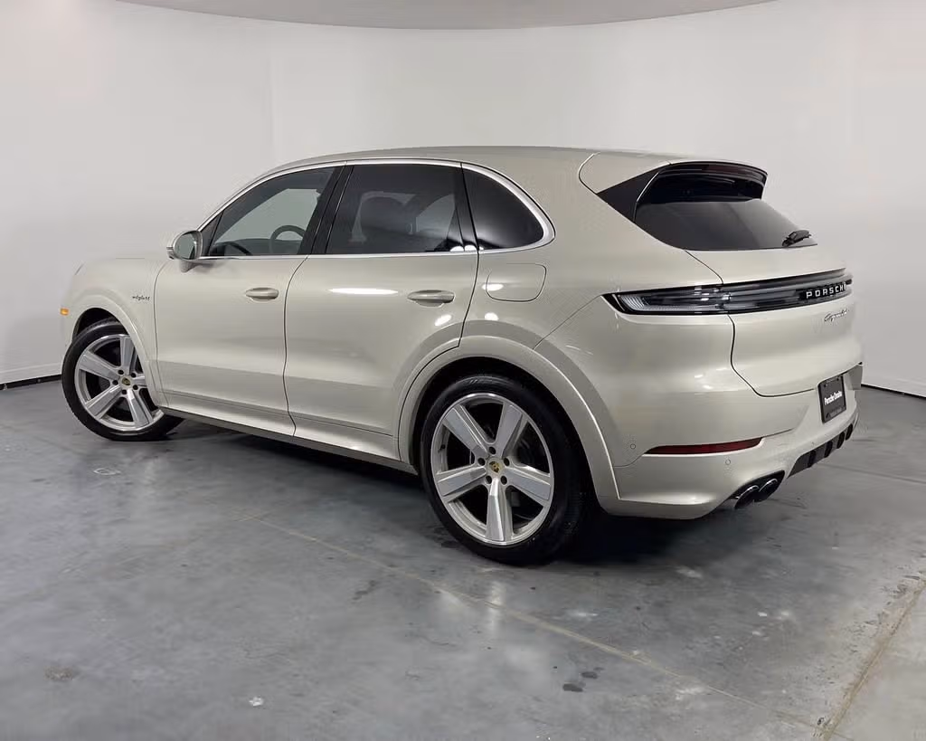 2024 Porsche Cayenne Turbo E-Hybrid - Photo 20