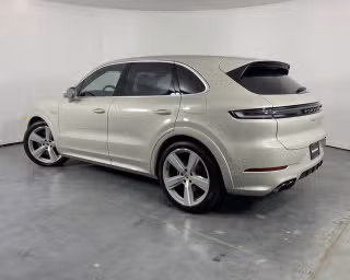 2024 Porsche Cayenne Turbo E-Hybrid - Photo 17