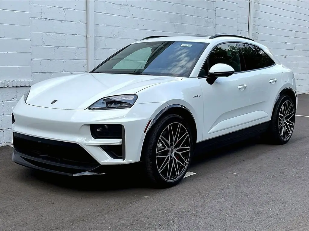2025 Porsche Macan Turbo Electric - Photo 8