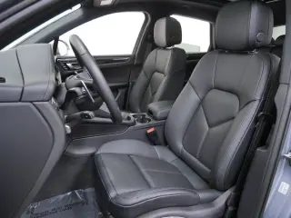 2026 Porsche Macan T - Photo 37