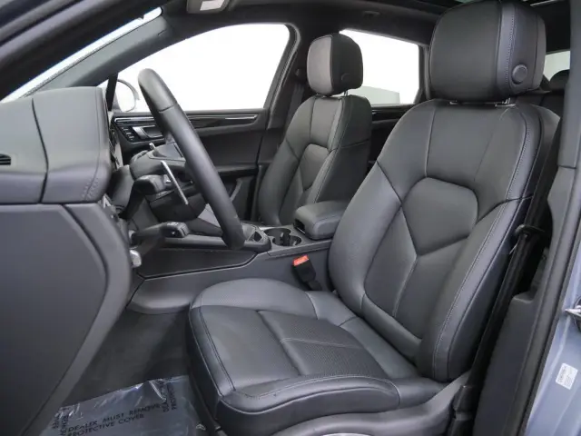 2026 Porsche Macan T - Photo 38