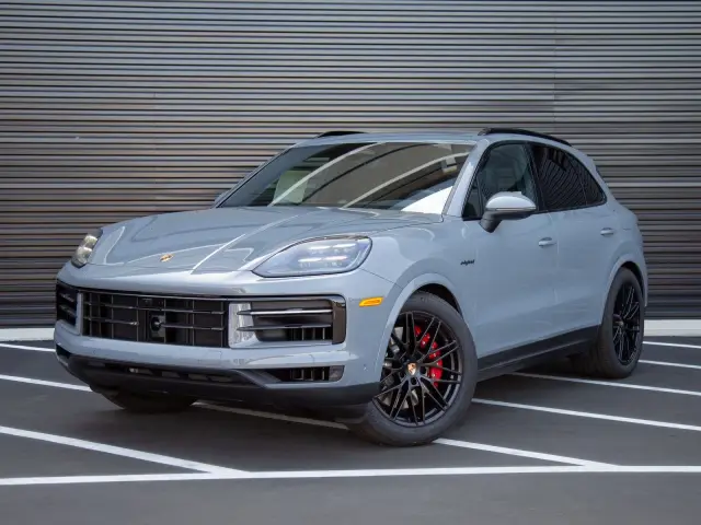 2026 Porsche Cayenne S E-Hybrid - Photo 6
