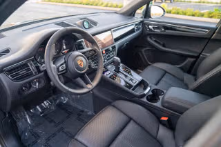 2026 Porsche Macan - Photo 33