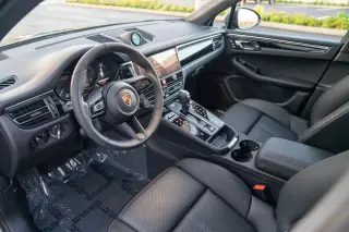 2026 Porsche Macan - Photo 37