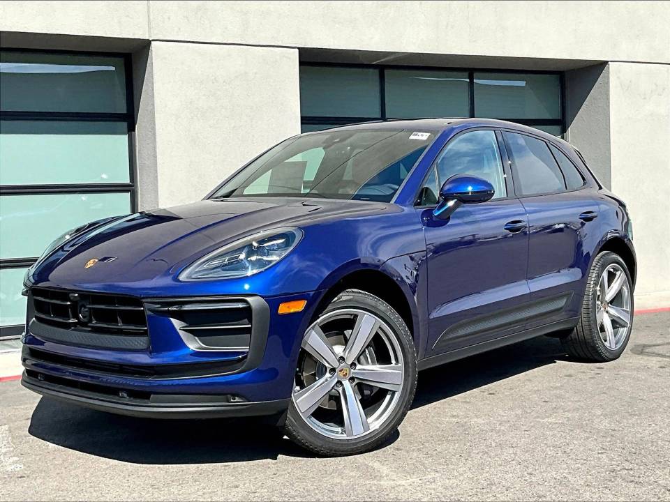 2025 Porsche Macan Base