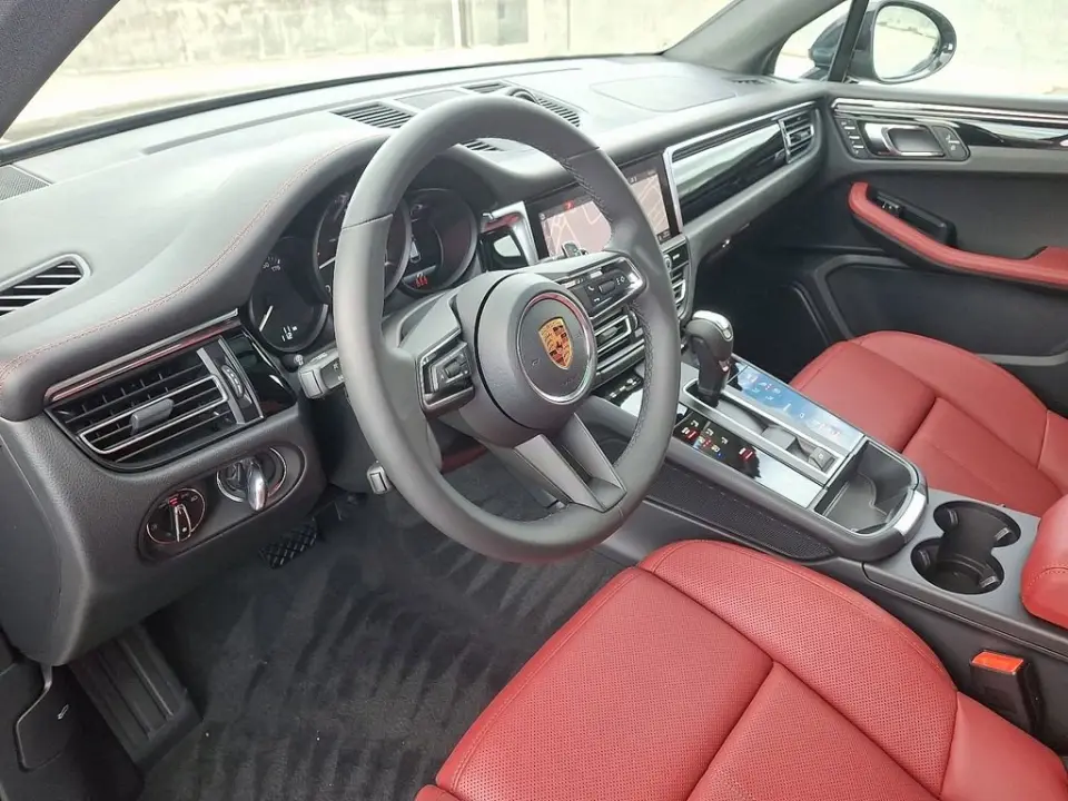 2026 Porsche Macan Base - Photo 31
