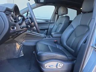 2026 Porsche Macan - Photo 37
