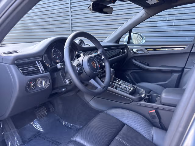 2025 Porsche Macan - Photo 26