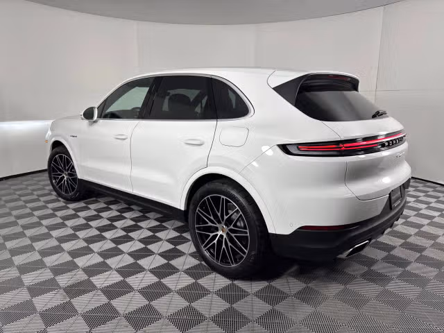 2026 Porsche Cayenne E-Hybrid - Photo 18
