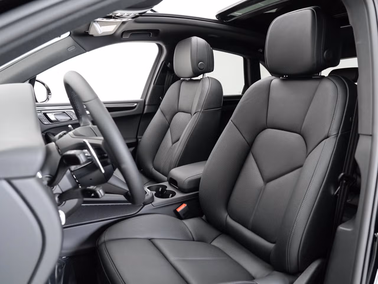 2025 Porsche Macan - Photo 36