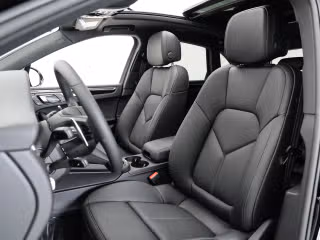 2025 Porsche Macan - Photo 33