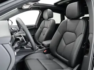 2025 Porsche Macan - Photo 37