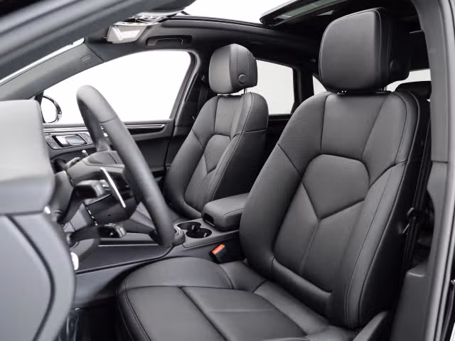 2025 Porsche Macan - Photo 34