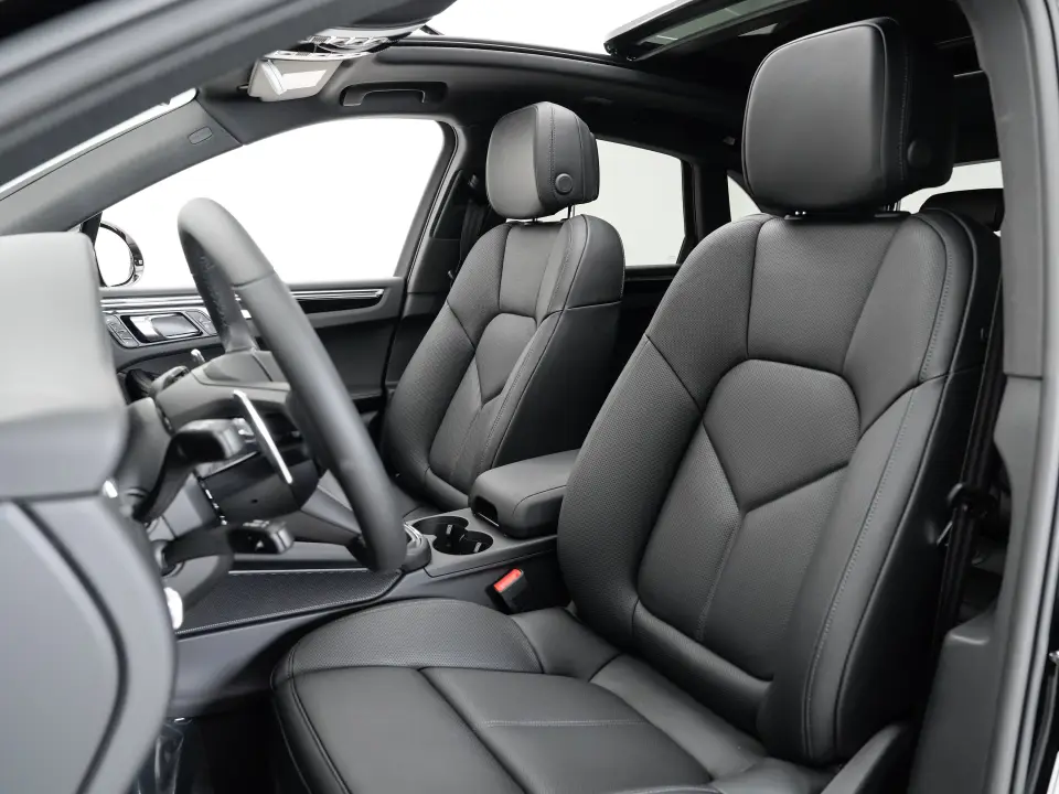 2025 Porsche Macan - Photo 39