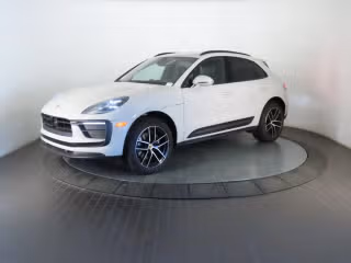 2026 Porsche Macan -'s photo