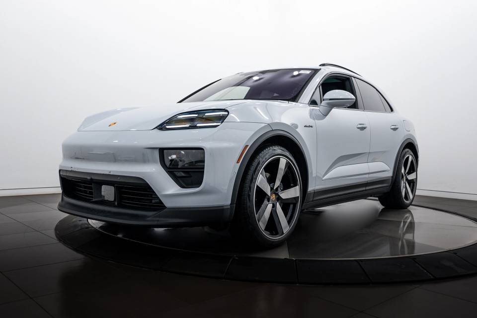 2026 Porsche Macan Base
