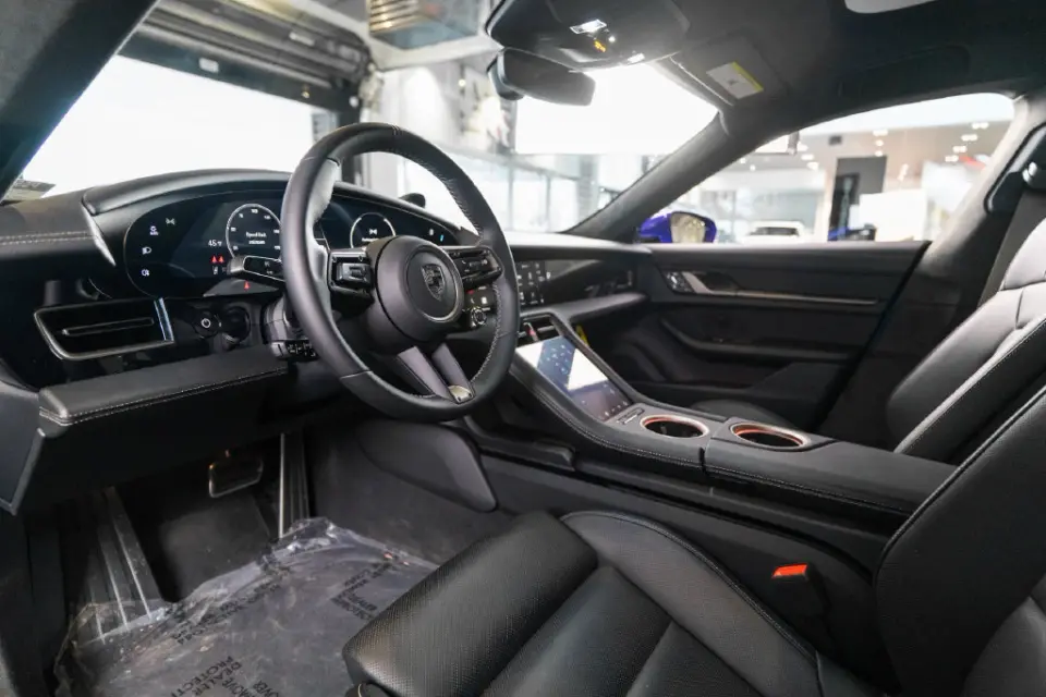 2025 Porsche Taycan Turbo - Photo 31