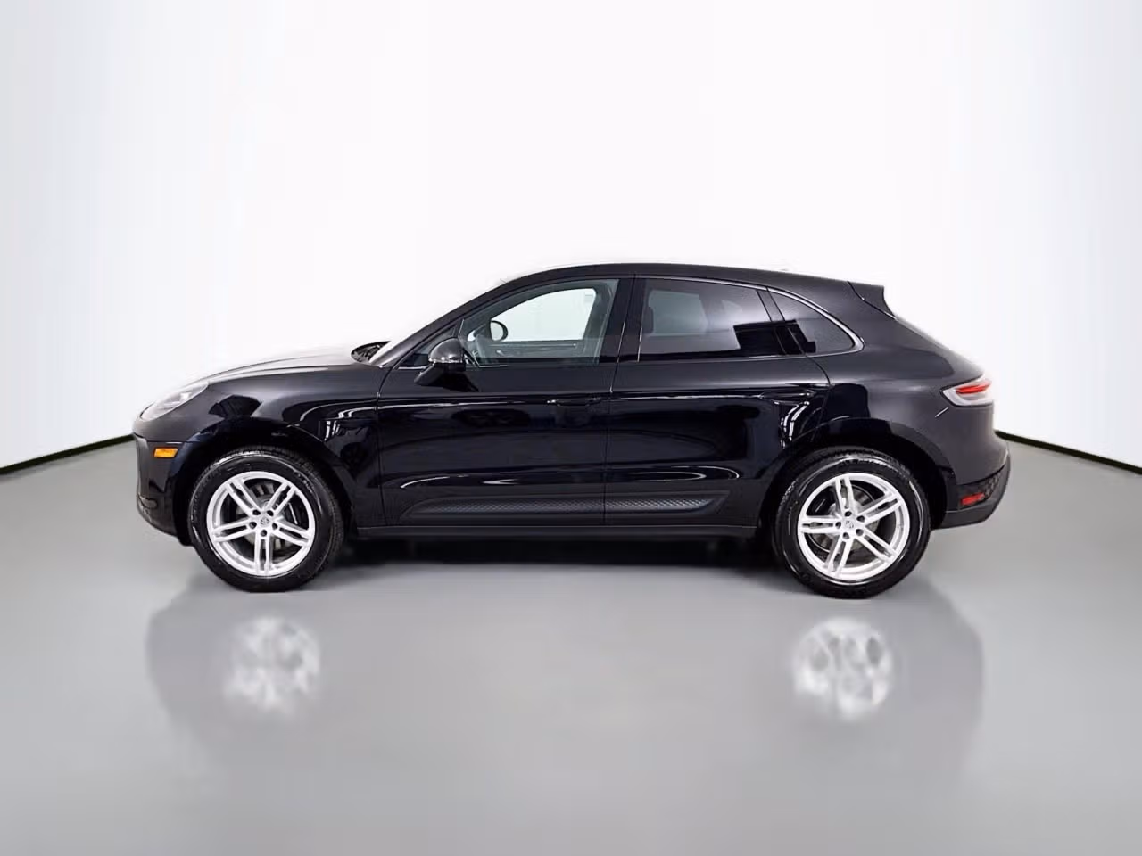 2025 Porsche Macan - Photo 12