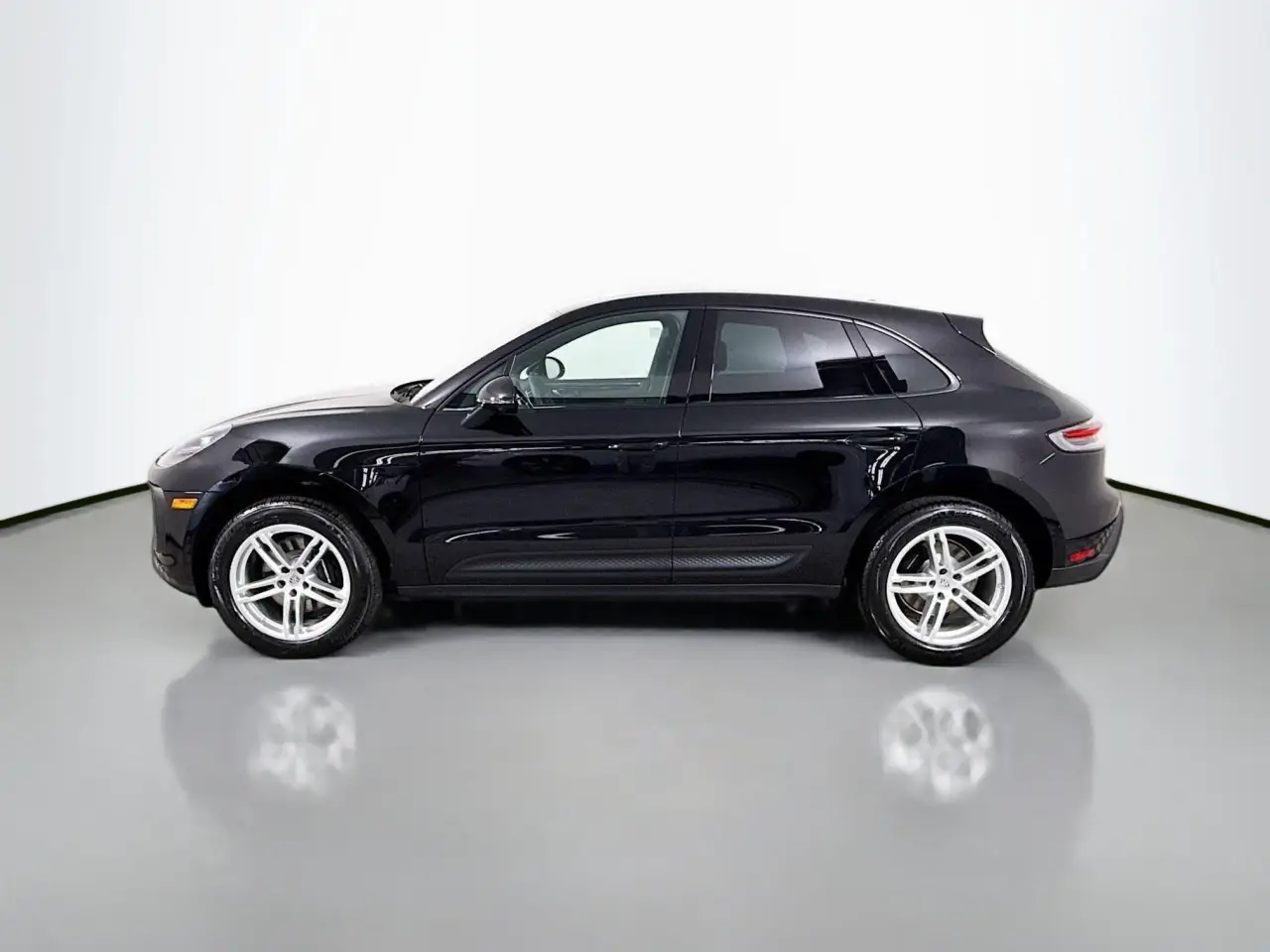 2025 Porsche Macan - Photo 16