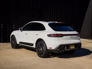 2026 Porsche Macan T - Photo 17