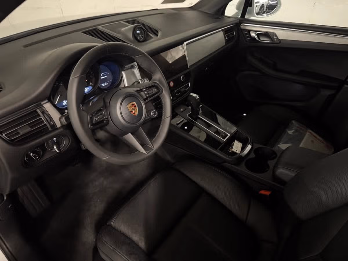 2026 Porsche Macan - Photo 28