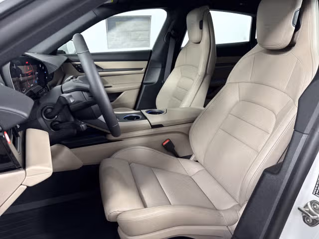 2025 Porsche Taycan Base - Photo 34